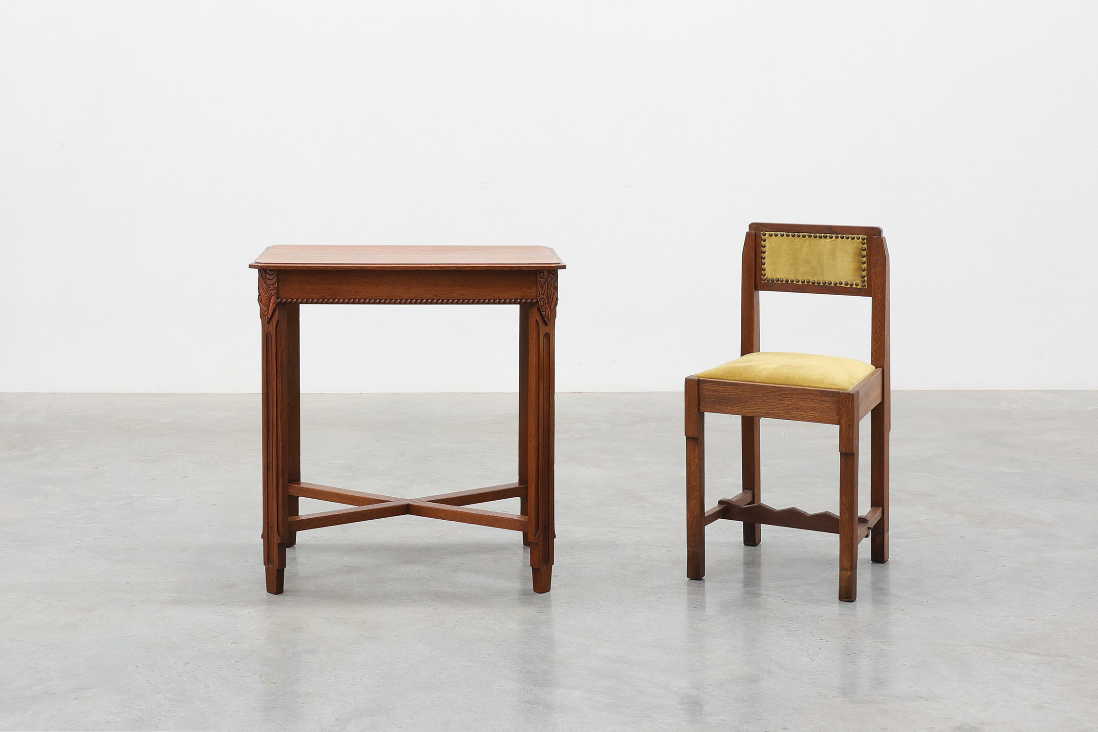 French Art Deco Side Table with Fluted Legs, Carved Frieze and X-Stretcher, 1920sthumbnail